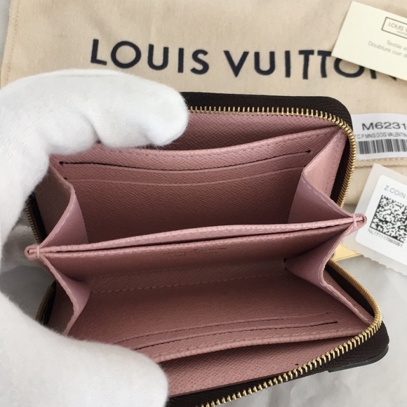 AUTHENTIC Louis Vuitton Valentine Doggy coin purse - Picture 5 of 7